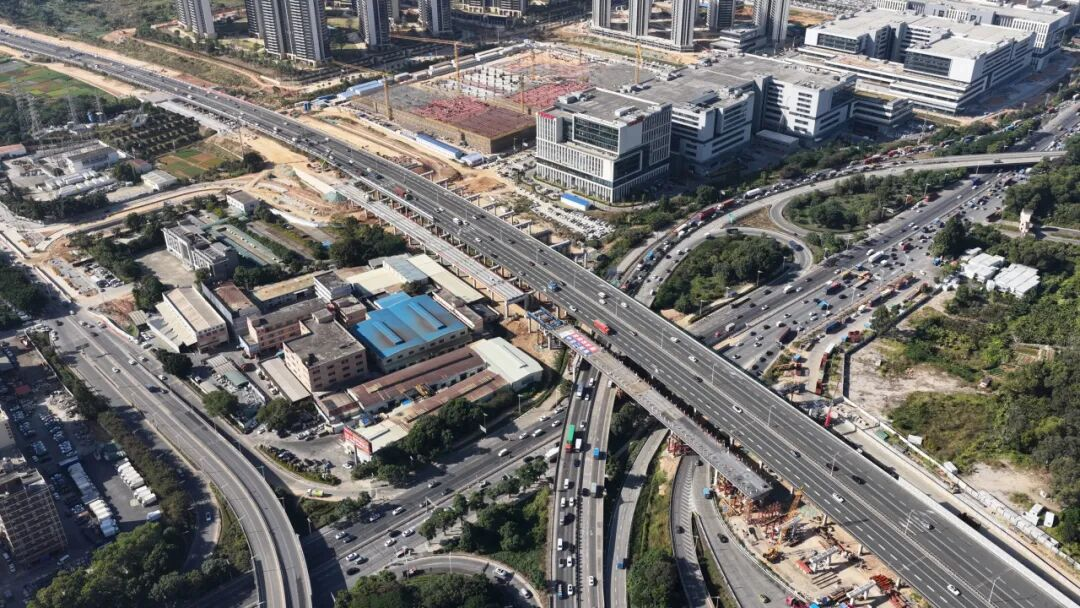 中交二航局常虎高速改擴建項目​上演「空中平移術」