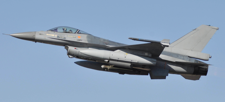 泰軍方派出F-16戰機空襲柬軍事基地 