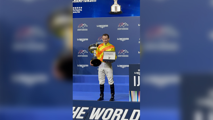 有片 | 先勝相映紅再贏凱旋升 莫雅騎師賽第3次封王