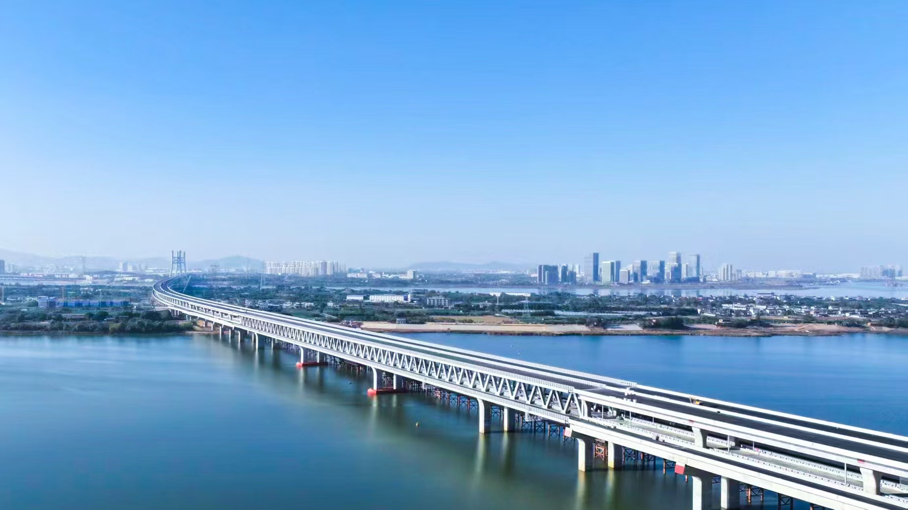 在漢央企助力揚子洲贛江公鐵大橋建設再提速