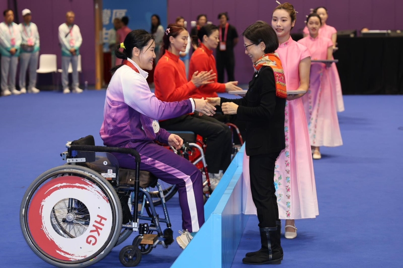 殘特奧會 | 港隊余翠怡在女子個人重劍摘銀 可獲馬會逾9.3萬元獎金