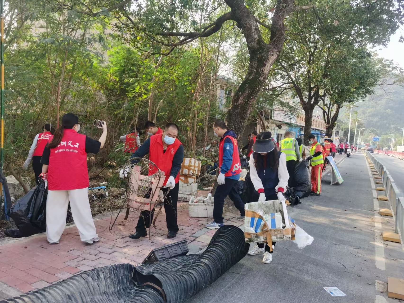 深圳地鐵8號線即將開通 溪涌社區開展環境衛生專項整治