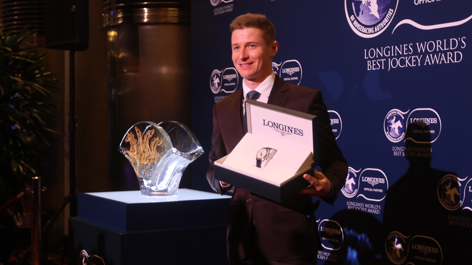 有片｜歸功策騎一眾冠軍賽駒 麥道朗3度榮膺全球最佳騎師