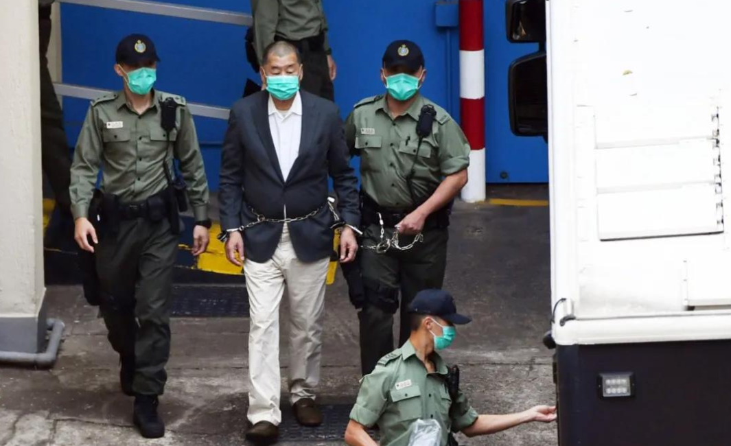 黎智英案丨黎出庭神情輕鬆狀態良好 未見身體虛弱