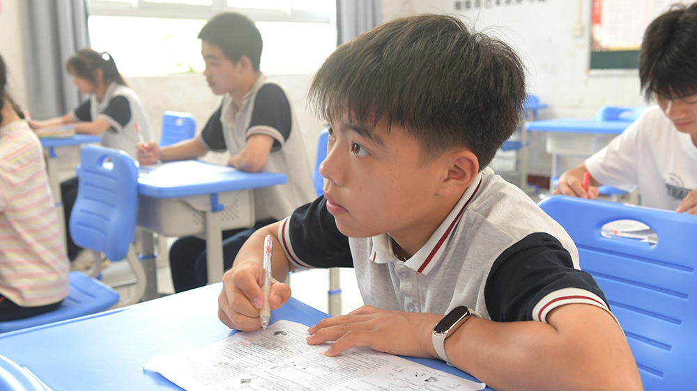 內地發文：小學一二年級不紙筆考試，高中要嚴控考試次數