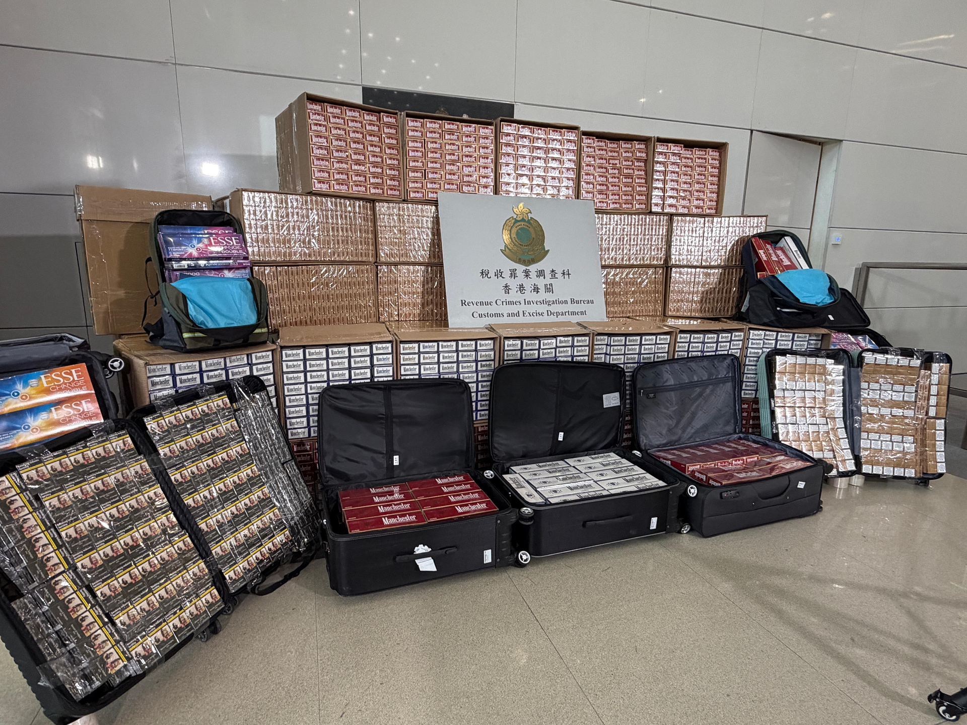 海關搗破跨國私煙集團拘61人 檢5600萬元私煙