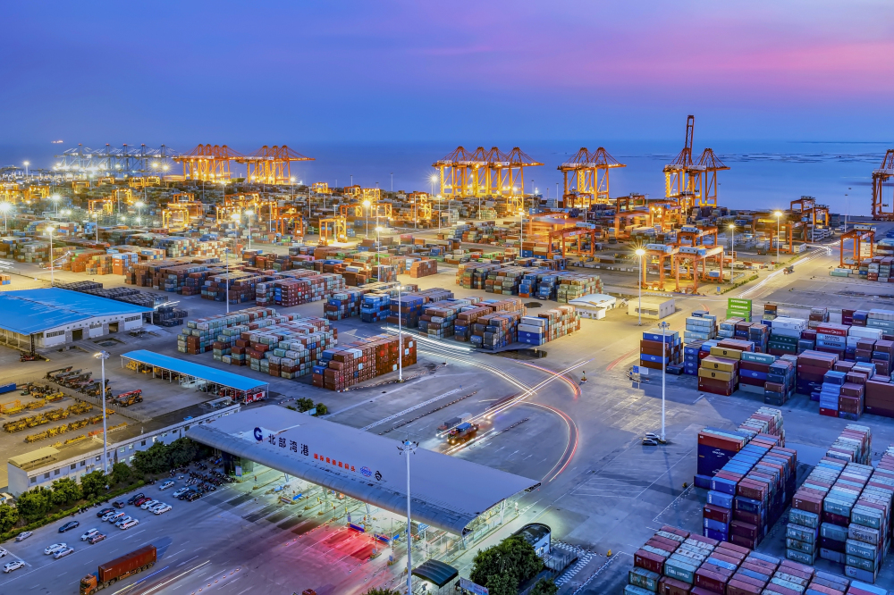 廣西自貿試驗區欽州港片區：「鐵路籠車+滾裝船」模式解鎖臨港經濟發展新空間