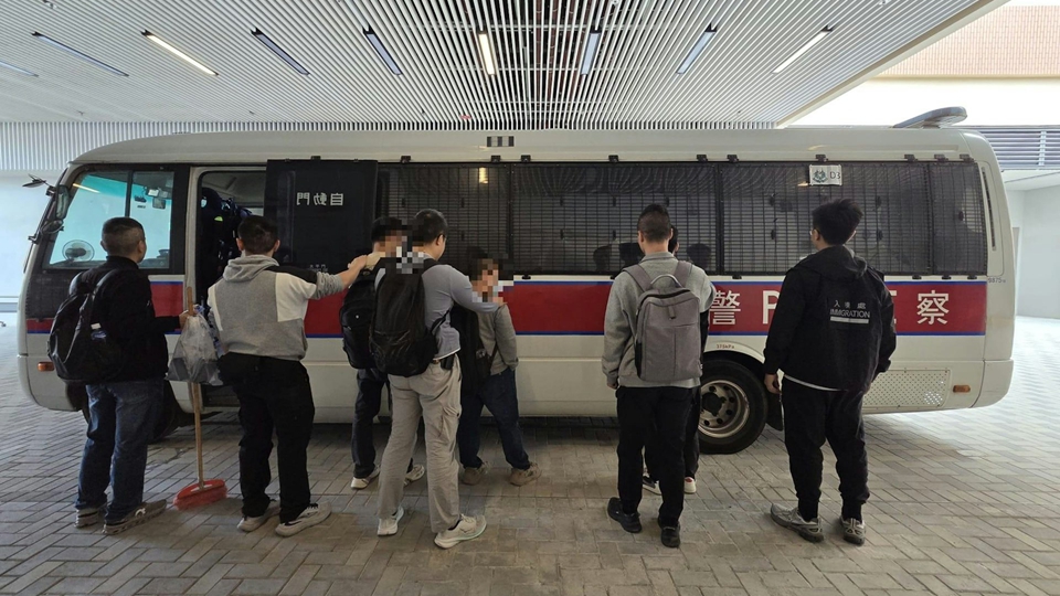 警方東九龍打擊黑工 拘捕17名男女 年齡最大88歲