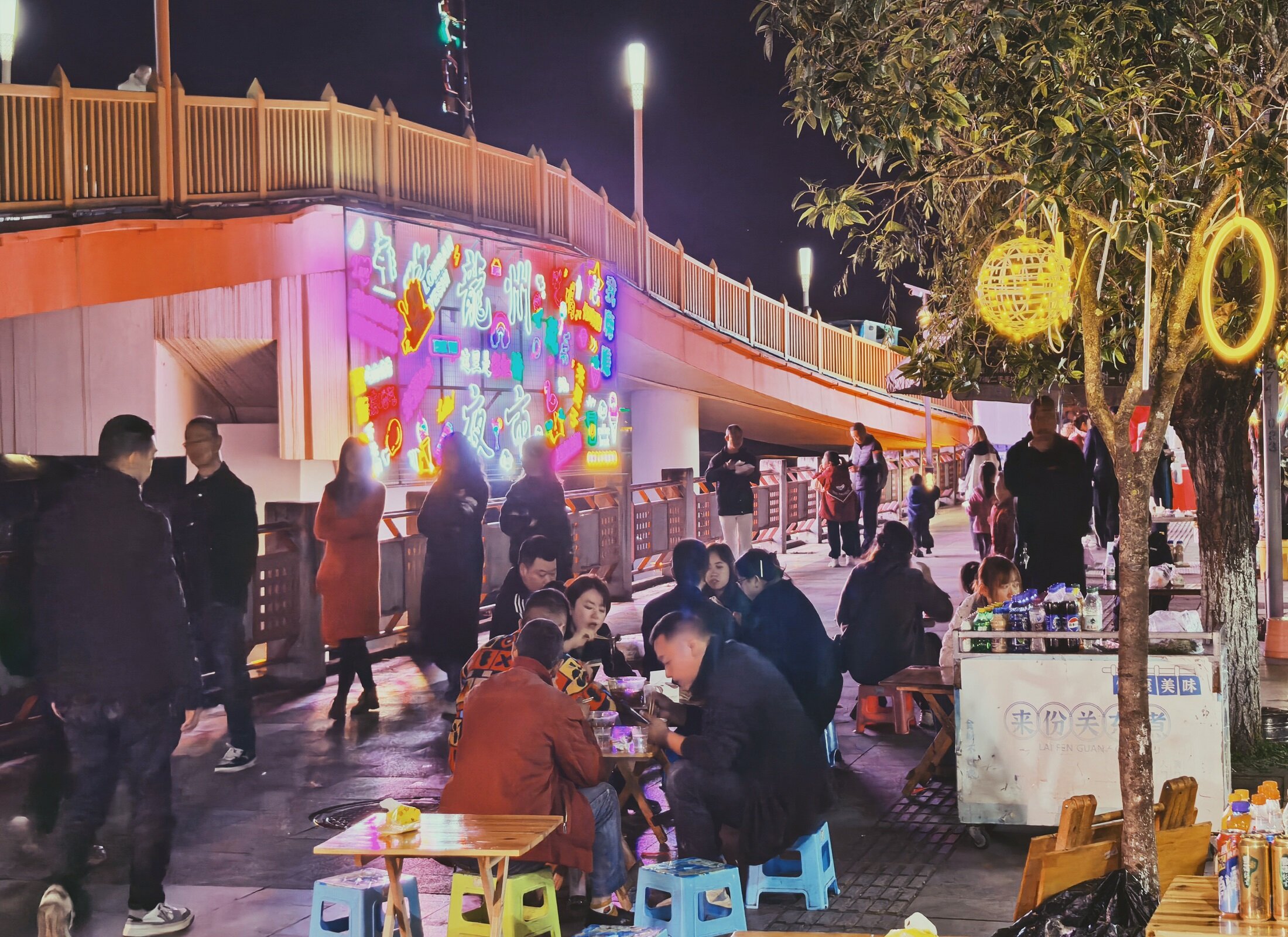 「煙火氣」與「新風尚」和諧共存　四川平武創新共治升級城市「夜經濟」 