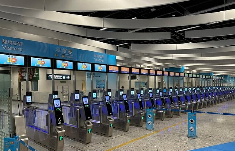 入境處優化訪港旅客措施 下調至7歲可使用e-道