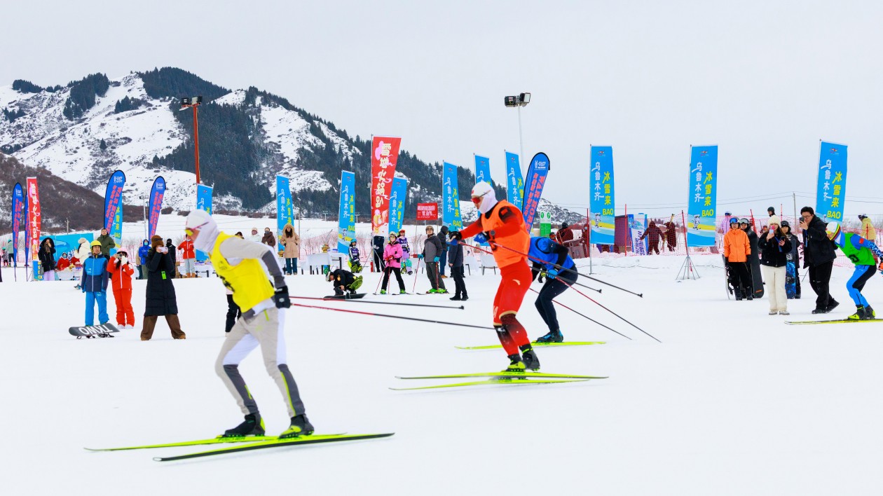 烏魯木齊「冰雪來BAO·樂雪薈」啟幕 文藝輕騎兵助陣點燃冬至冰雪熱