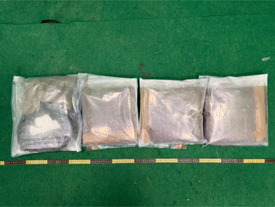 25歲男行李藏400萬元可卡抵港因 海關搜屋檢鋼棒氣槍