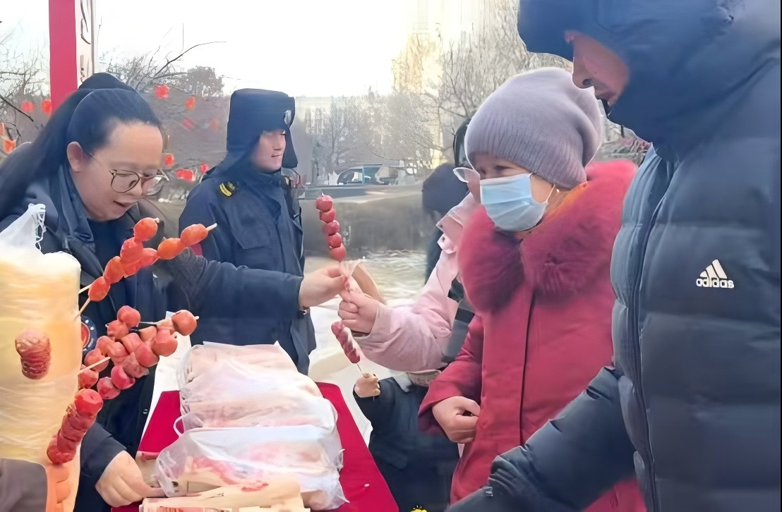 哈市上東社區開展傳統民俗體驗活動 手工糖葫蘆串起鄰里溫情