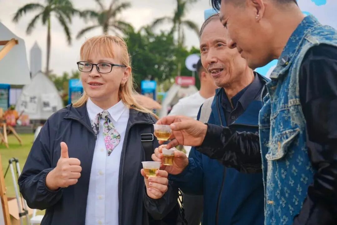 來鳳以藤茶為媒 繪就招商新藍圖