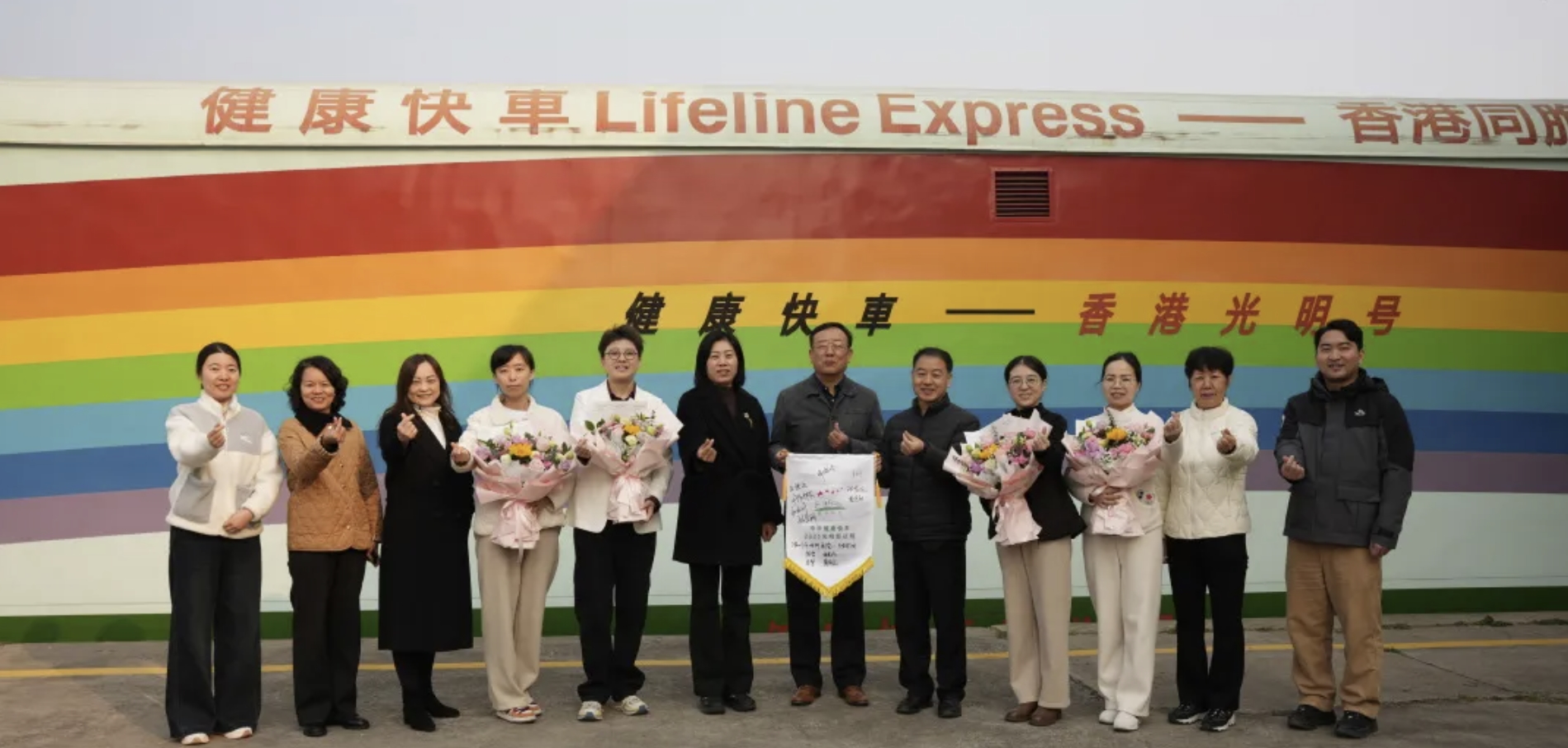 「香港光明號」健康快車載譽歸來，深眼醫千例手術點亮漯河