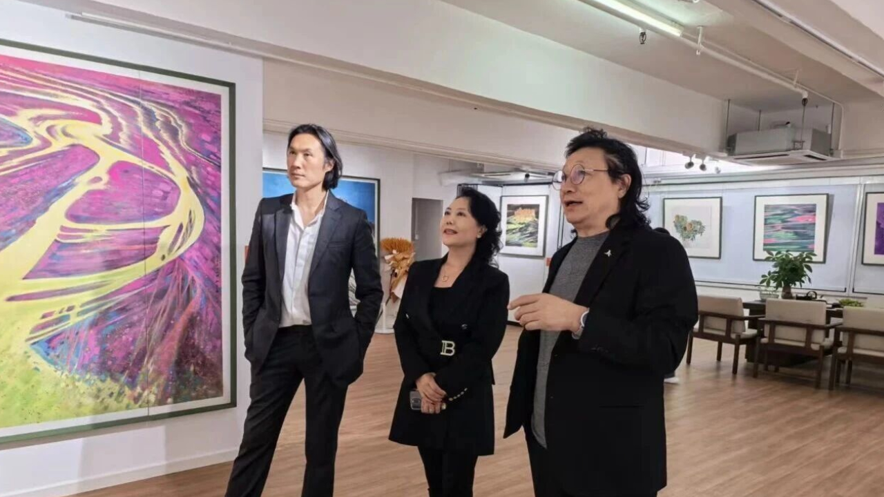 香港文化節創辦人、香港華光海運控股有限公司執行董事長趙式慶先生參觀趙之境水墨藝術展
