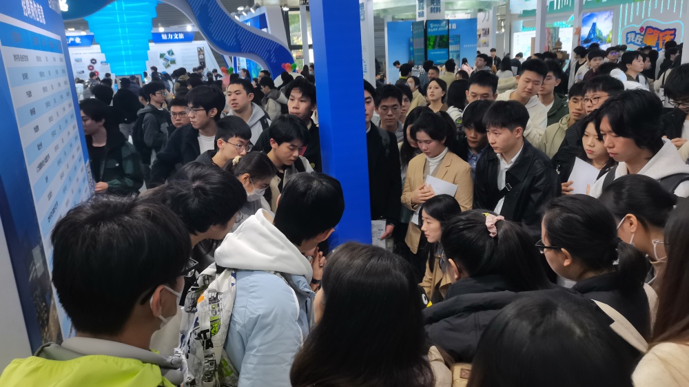 一眾本港上市公司攬才