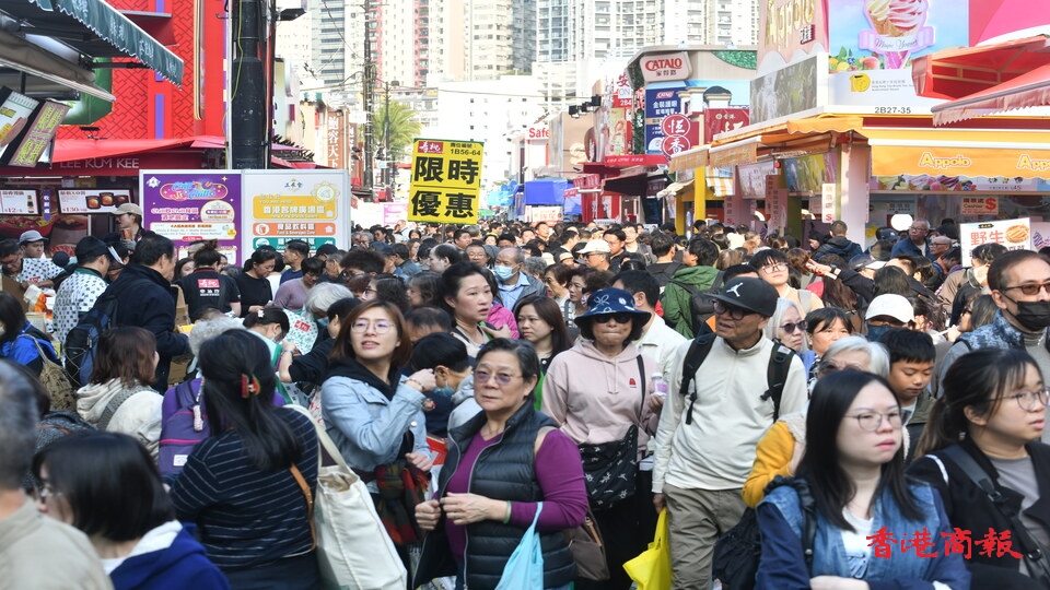 聖誕假第3日零售市道暢旺 工展會現場人山人海