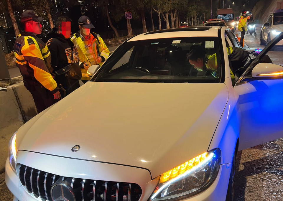 警方新界南聖誕打擊非法賽車 拘7人扣9輛車涉非法改裝
