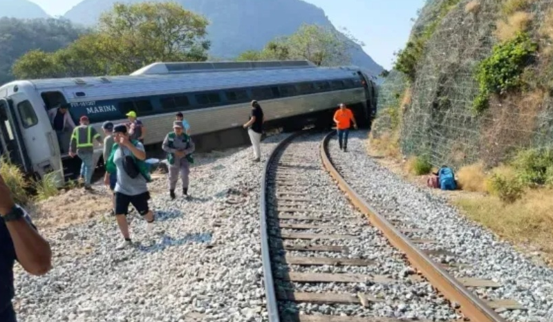 墨西哥一客運列車脫軌已致13人死亡、98人受傷