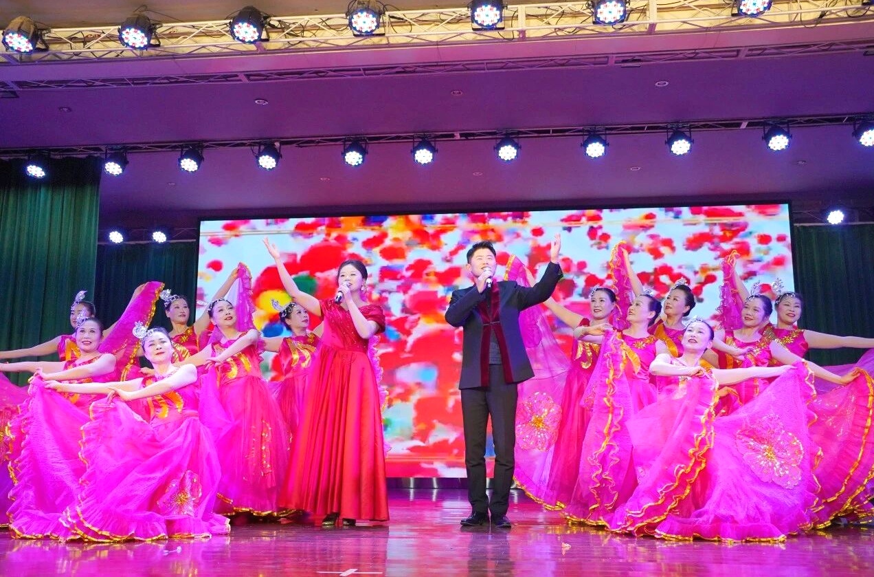 安徽巢湖市社區春晚 「民星」登台點亮幸福年味
