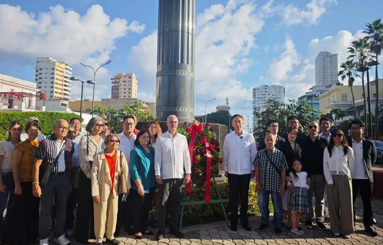 古巴舉行向旅古華僑紀功碑敬獻花圈儀式 