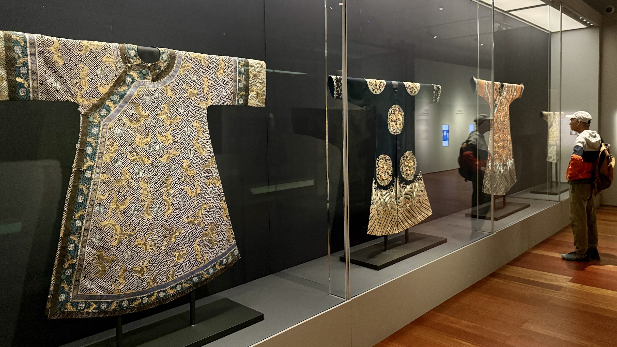 【展覽】三千年絲綢珍品 織就東西文化交流