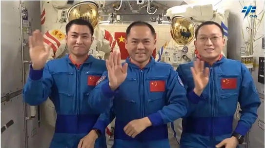 神二十一乘組在中國空間站為全國人民送上新年祝福 