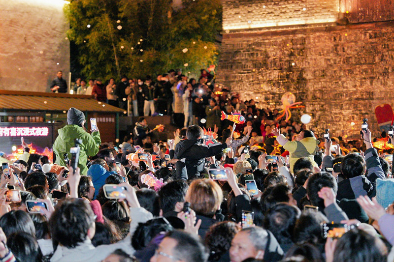 有片 | 端魚·歡魚·嬉魚  黃山歙縣魚燈藝術提升展演活動拉帷