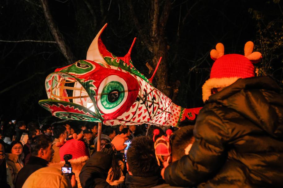 黃山徽州區：魚燈搖曳拉滿新年「氛圍感」