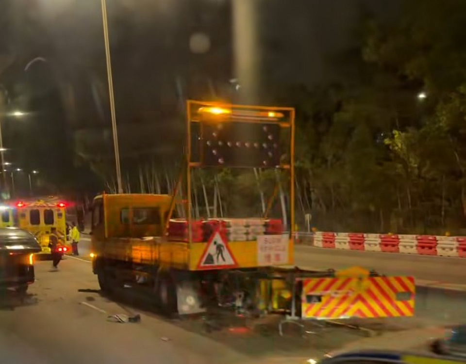 有片〡新田公路私家車撞箭嘴車 5男女受傷