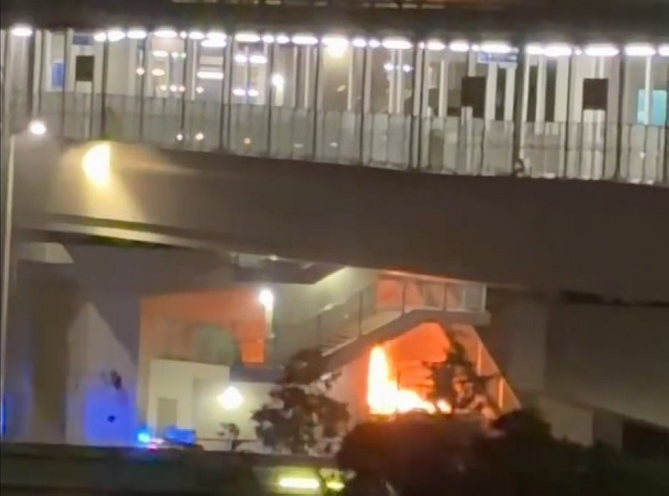  有片〡慈雲山兩兇徒襲露宿者 縱火燒紙皮雜物