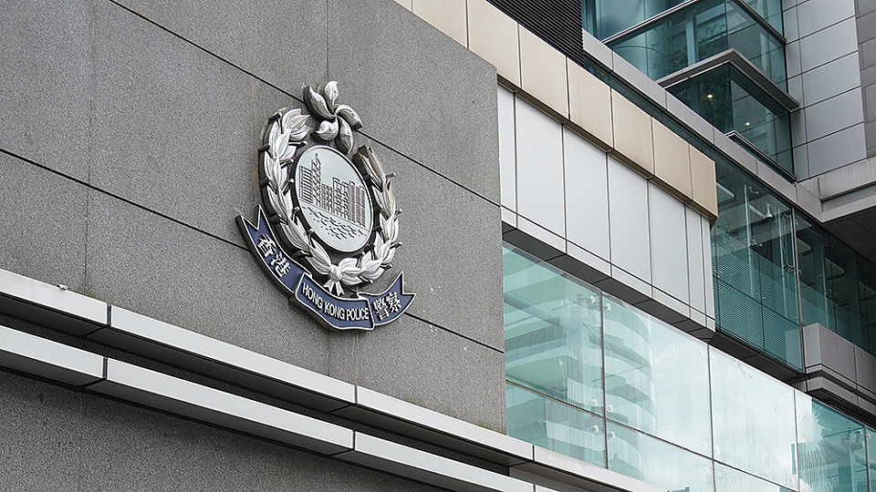 機場行李涉藏違禁武器 警拘3女檢鐵蓮花胡椒噴霧