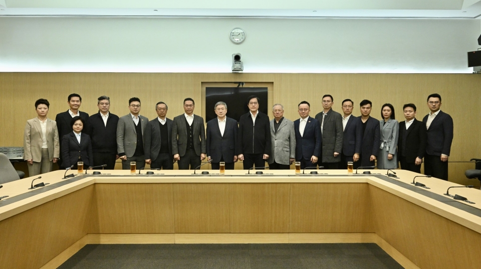 宏福苑大火 | 「應急住宿安排工作組」開會 黃偉綸：積極研究居民長遠安置方案