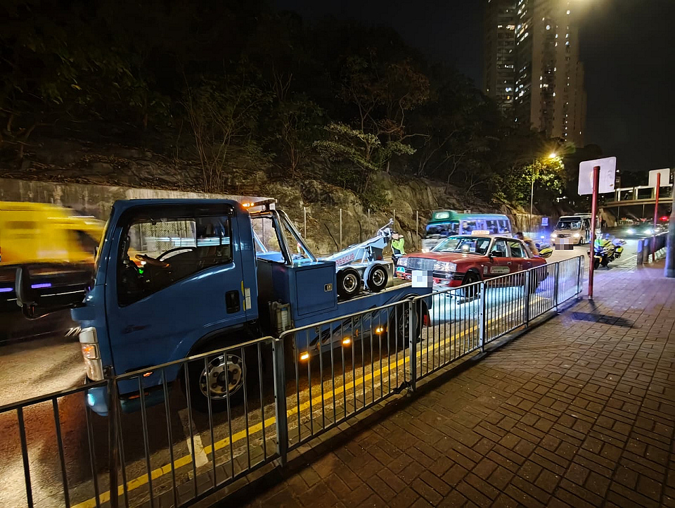 警拘八旬的士司機 涉葵涌道及西九龍走廊逆線行駛