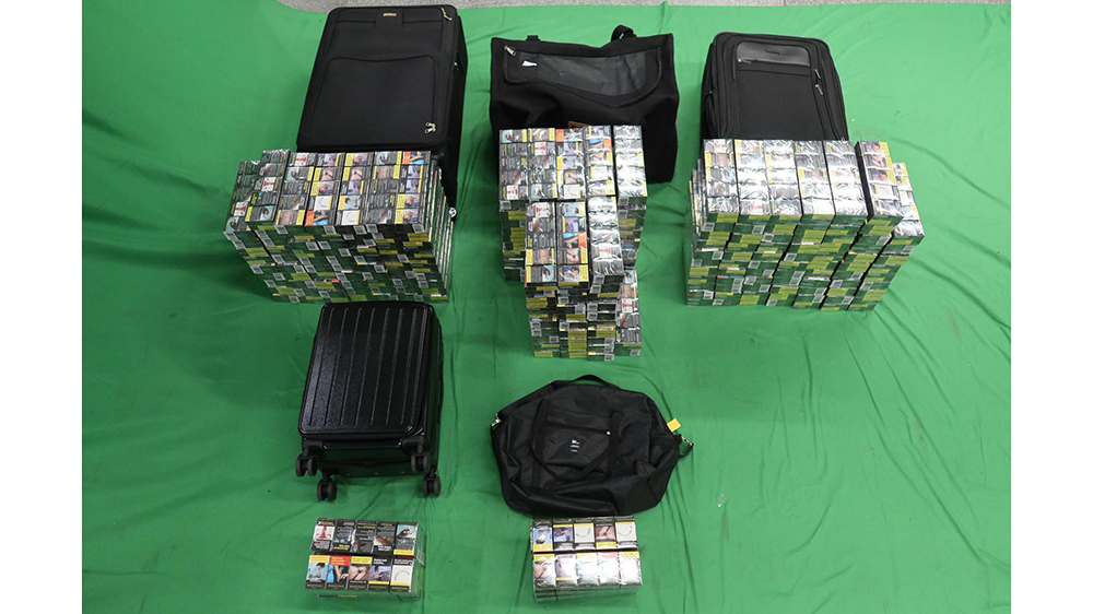 行李藏市值逾21萬元未完稅煙 入境旅客判囚6個月並罰款