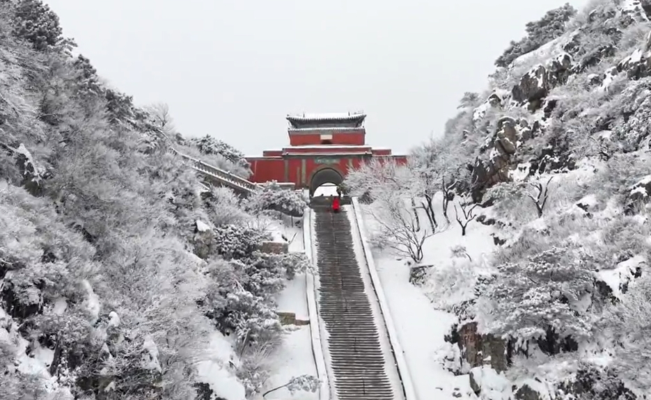 【視聽山東】泰山初雪