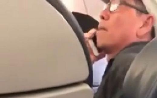 陶拿着手機，疑與律師通電話。（網上圖片）