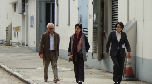 曾鮑笑薇(中)(資料圖片)