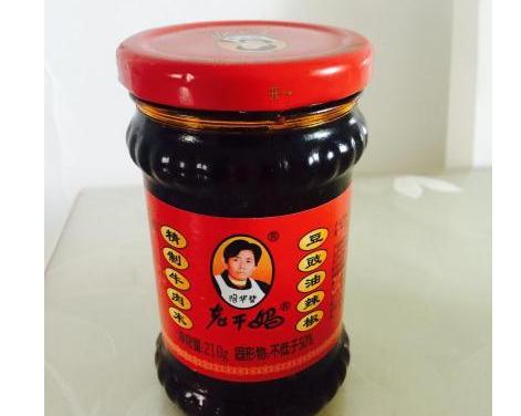 图为&ldquo;老干妈&rdquo;的特色产品。　张伟　摄