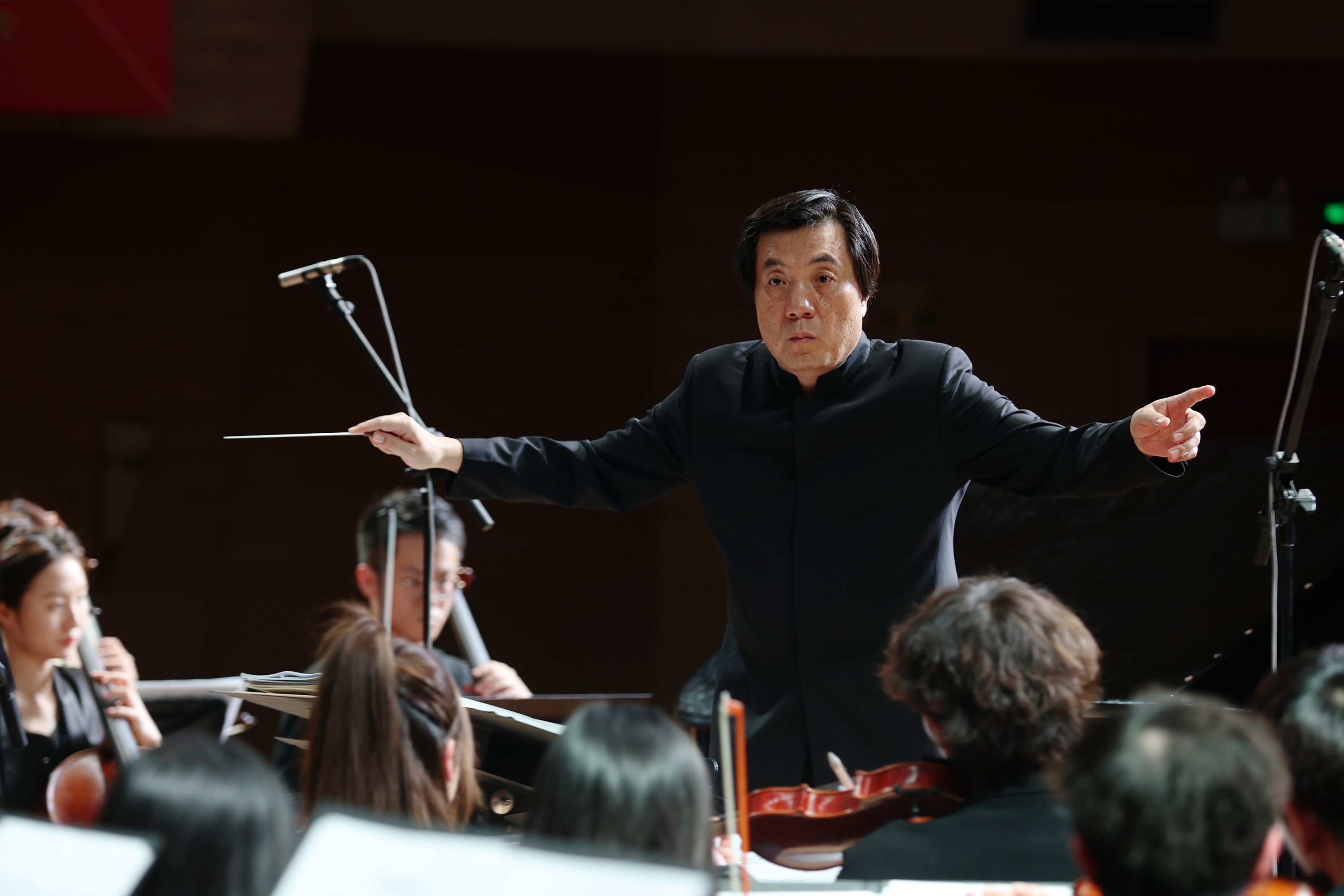 3 著名指挥家、知名校友范焘执棒指挥.jpg