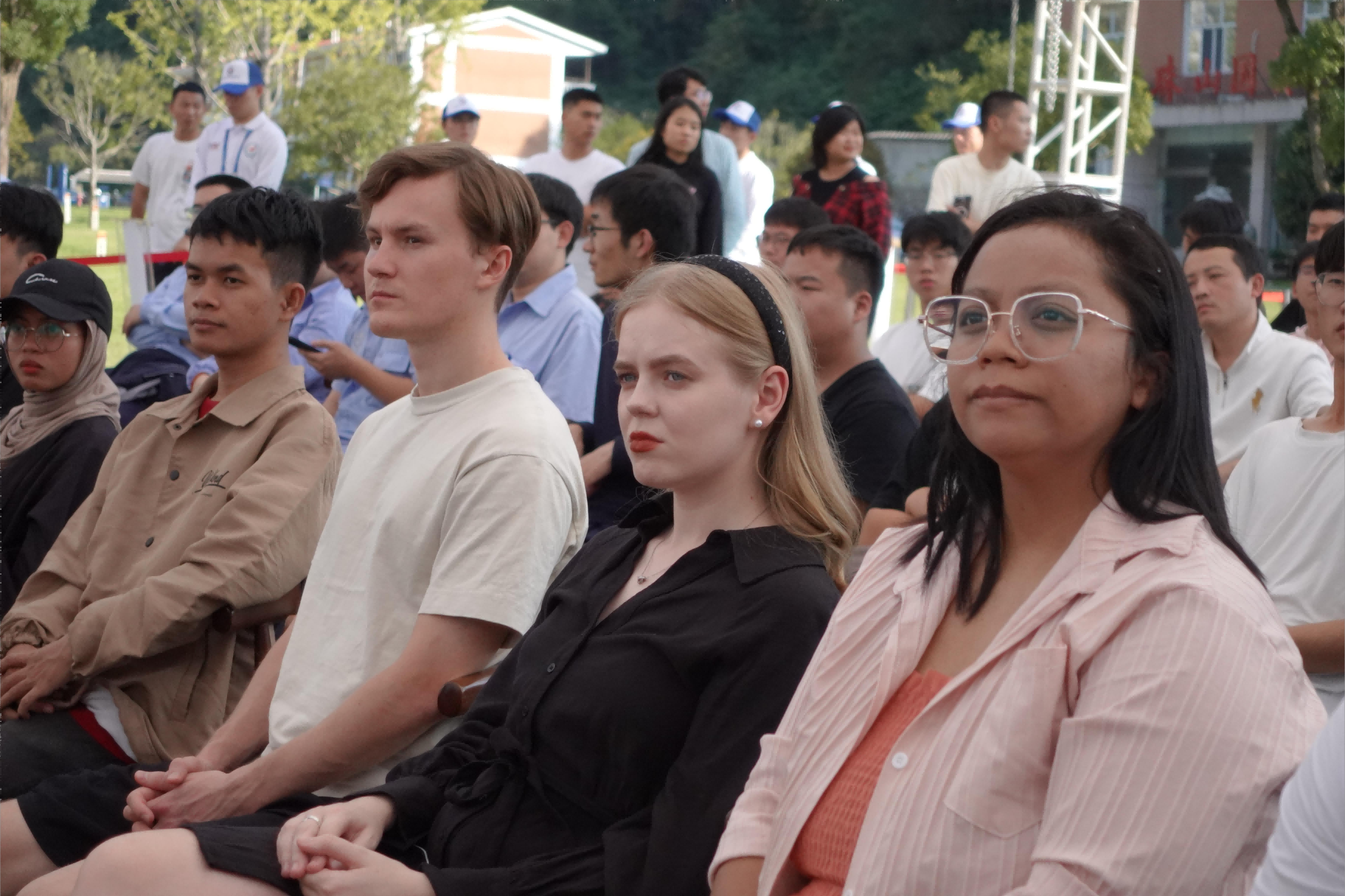 图三 与会国际青年友人(1)(1).png