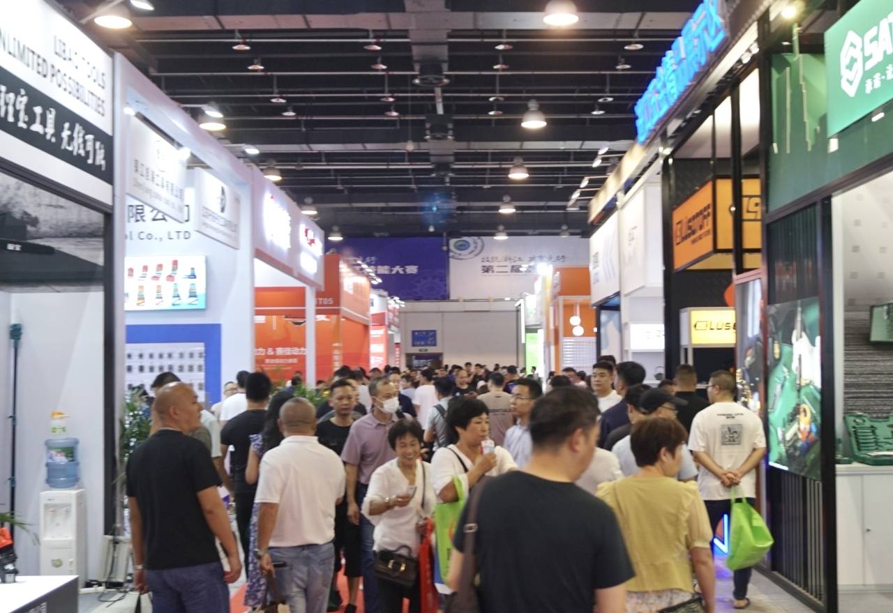 圖2圖說 現場觀展群眾熱情高漲.jpeg