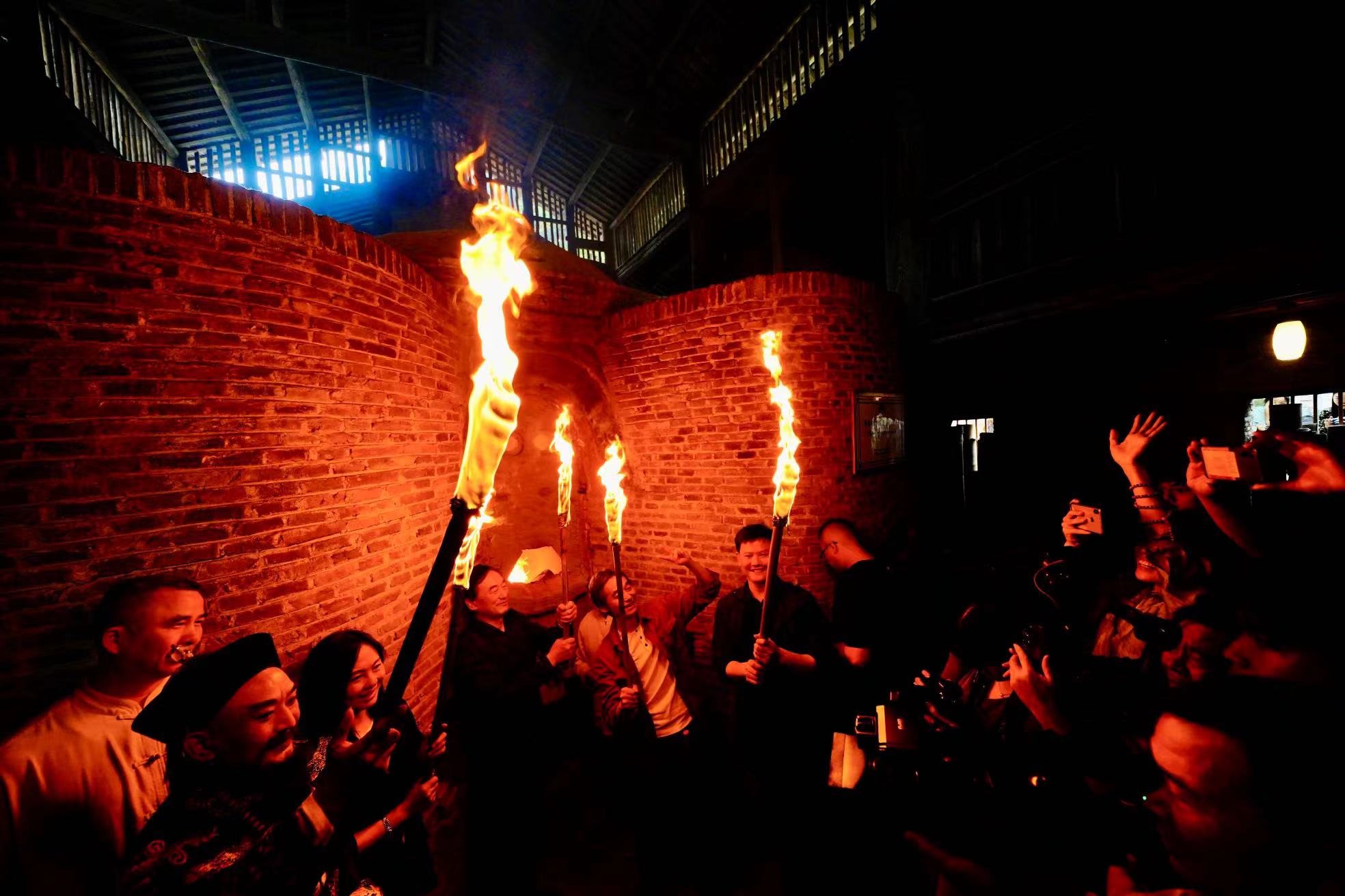 图三 景德鎮明代葫蘆窯復燒點火儀式活動現場 (2).jpg