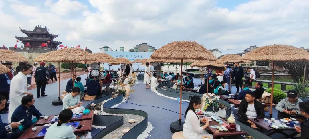 图一 “瓷源茶乡 生态浮梁”2023景德镇浮梁茶瓷文化集市.jpg