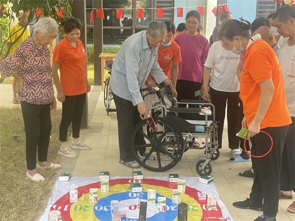 2、惠阳区长者安养中心组织长者开展户外活动（惠阳宣供图）.jpg