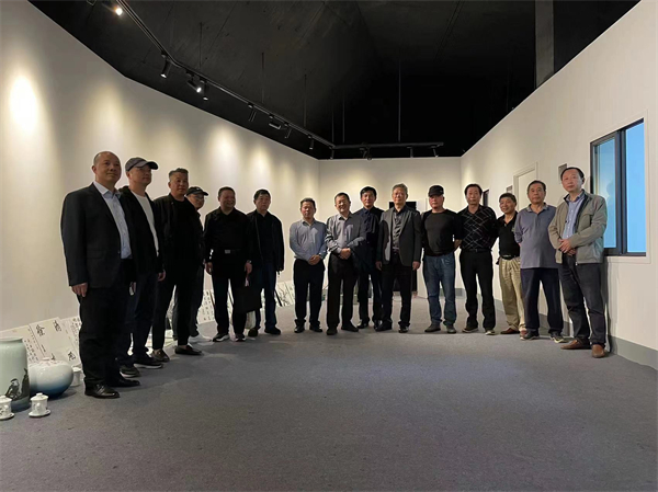 图二 出席启动仪式的嘉宾合影.jpg