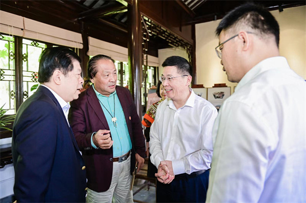 ahbw1102at-2 (2).jpg