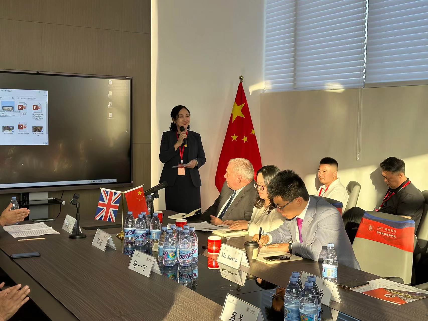 图3 海棠區商務和金融發展局局長金芝發言.jpg