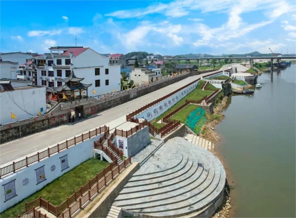 图三 石镇镇乐安河沿岸进行了景观性建设(1)(1).jpg